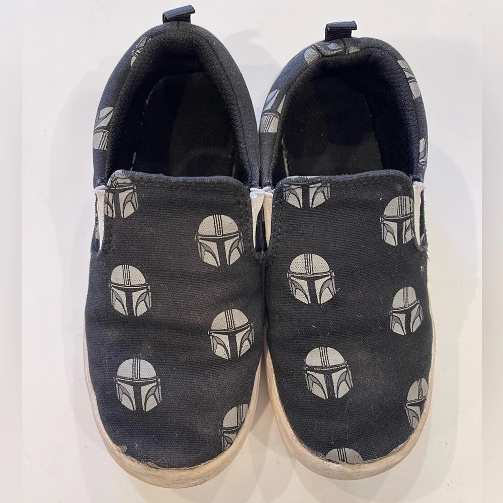 Gap Mandalorean black slip-on sneaker, size 13